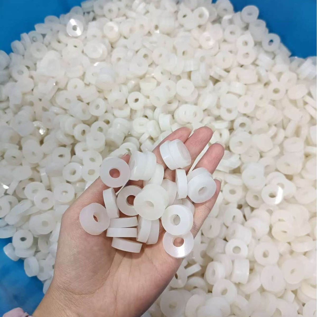 White Hinged Plastic Screw Cap – Furniture Hardware Covers Bewertung und Preis